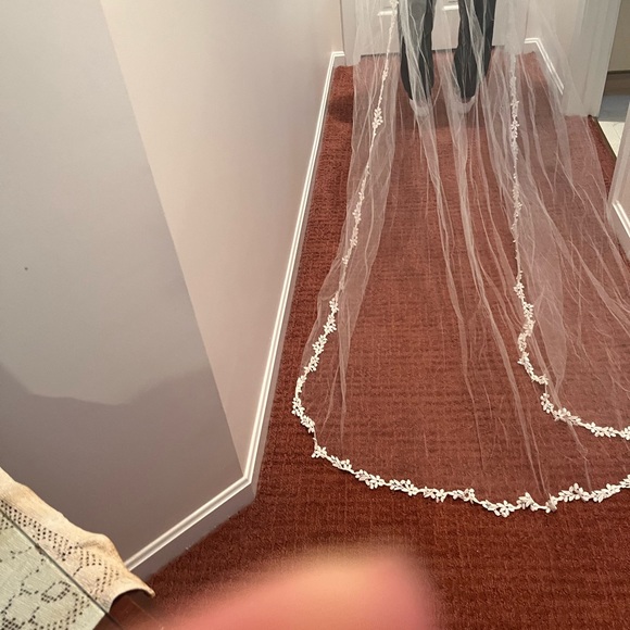 Exquisite silk cathedral length bridal veil. 30’ long. New. - Picture 7 of 9